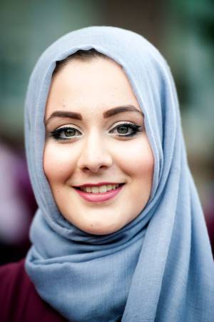 Hijabi Muslimah  Student voted and Named as Best Dressed