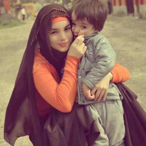 42+ Photos of Beautiful Hijab Girls With Their Cute Kids