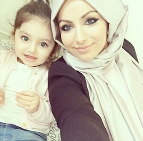 42+ Photos of Beautiful Hijab Girls With Their Cute Kids