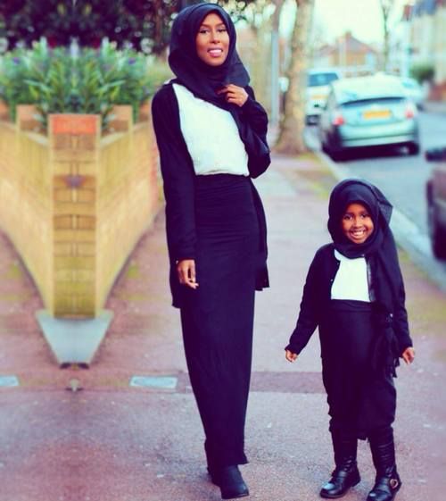 42+ Photos of Beautiful Hijab Girls With Their Cute Kids