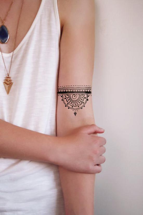 25 Simple Wrist Henna Tattoos