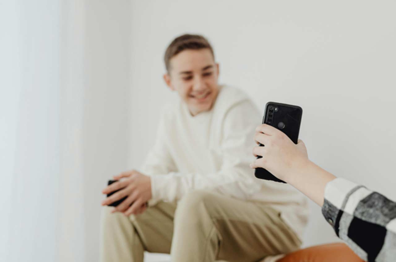 Free Smartphones Through Federal Programs