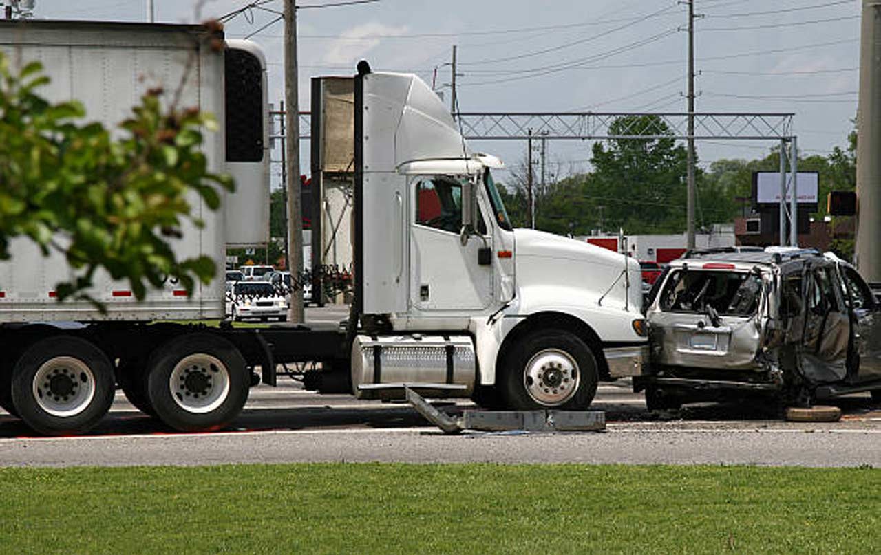 Handling Severe Collision Injury Claims After Truck Accidents