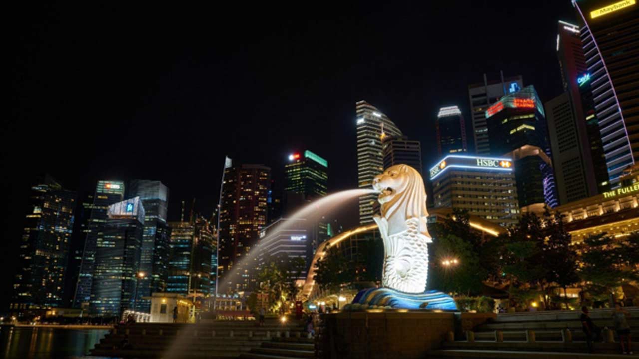 Singapore Tour Beyond Sightseeing with Food, Culture and Nightlife to Experience